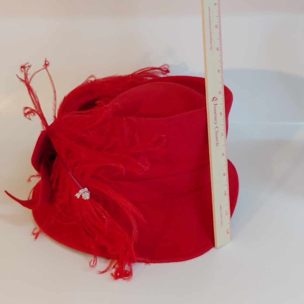 Elegant Red Wide-Brim Felt Hat with Feather Accent - Picture 10 of 12